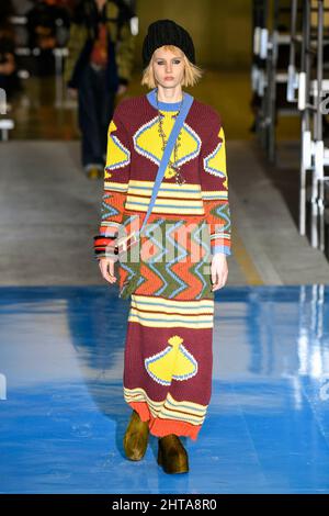 Milano, Italia. 27th Feb 2022. Dsquared2 Autunno/Inverno 2022-23 Runway durante la settimana della Moda di Milano, 2022 febbraio - Milano, Italia. 27/02/2022 Credit: dpa/Alamy Live News Foto Stock