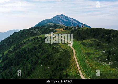 Scatto aereo del lago Ledro Foto Stock