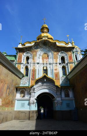 La Chiesa porta della Trinità della Chiesa Ortodossa Ucraina nel complesso del monastero di Lavra a Kiev, Ucraina. Foto Stock