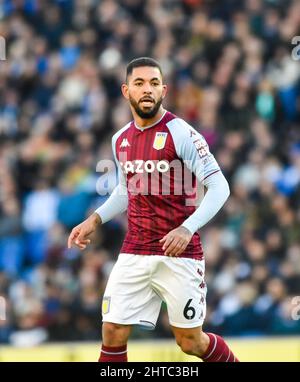 Douglas Luiz di Aston Villa durante la partita della Premier League tra Brighton e Hove Albion e Aston Villa all'American Express Stadium , Brighton , Regno Unito - 26th febbraio 2022. Foto Simon Dack/Telephoto Images - solo per uso editoriale. Nessun merchandising. Per le immagini di calcio si applicano le restrizioni di fa e Premier League inc. Nessun utilizzo di Internet/cellulare senza licenza FAPL - per i dettagli contattare Football Dataco Foto Stock