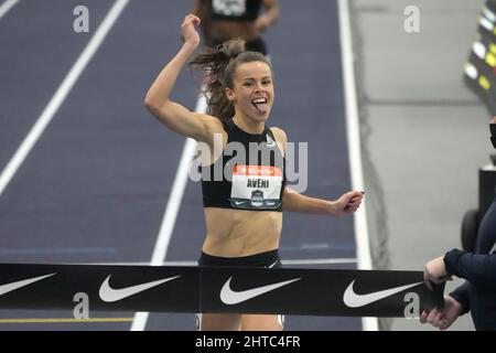 Brittany Aveni vince la manche finale femminile dei 400 m nel 52,50 durante gli USA Indoor Championships sul podio, domenica 27 febbraio 2022, a Spokane, lavaggio Foto Stock