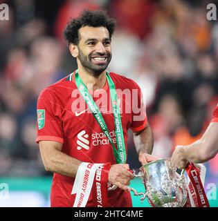 Londra, Regno Unito. 27th Feb 2022. Chelsea v Liverpool - Coppa Carabao - finale - Stadio di Wembley Mohamed Salah celebra la vittoria della finale della Coppa Carabao allo Stadio di Wembley Picture Credit: Mark Pain/Alamy Live News Foto Stock