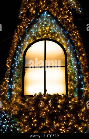 Decorazioni natalizie nel parco cittadino di Constanta in Romania Foto Stock