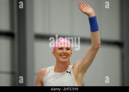 Sandi Morris festeggia dopo aver vinto la pole vault femminile a 15-9 (4,80 m) durante gli USA Indoor Championships sul podio, domenica 27 febbraio 2022, a Spokane, lavaggio Foto Stock