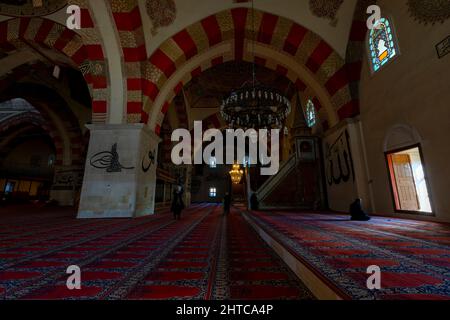 Edirne, Turchia - 24 dicembre 2021 : Moschea antica del 15th secolo (Eski Camii), bella architettura ottomana Foto Stock