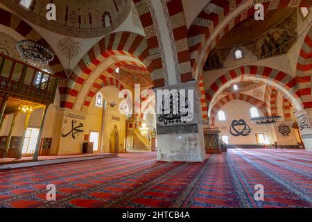 Edirne, Turchia - 24 dicembre 2021 : Moschea antica del 15th secolo (Eski Camii), bella architettura ottomana Foto Stock