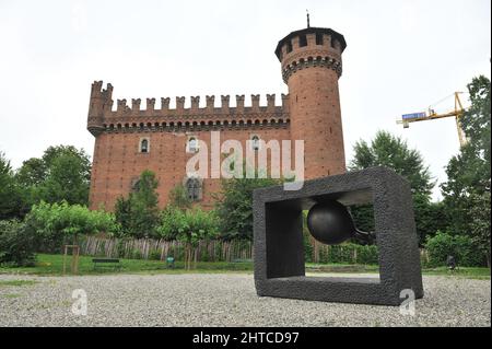 Torino, Italia - Giugno 2011: Toccando il tempo, la mostra di Kan Yasuda nel Parco del Valentino. Foto Stock