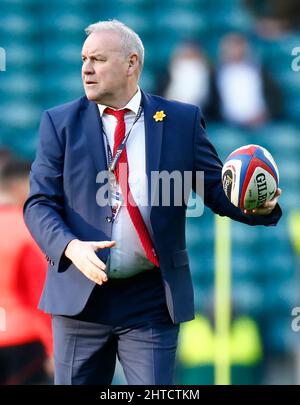 LONDRA, INGHILTERRA - FEBBRAIO 26: Wales Head Coach Wayne Pivac durante il riscaldamento durante la partita Guinness Six Nations tra Inghilterra e Galles, a Twickenh Foto Stock