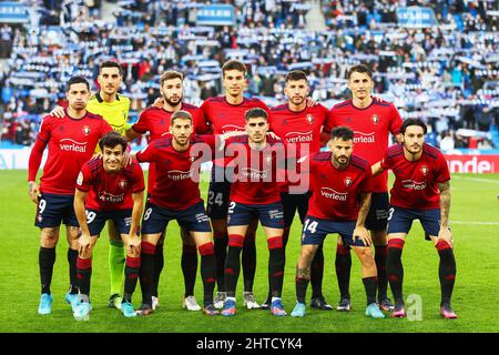 San Sebastian, Spagna. 27th Feb 2022. Squadra titolare della CA Osasuna vista prima del calcio spagnolo della Liga Santander, partita tra Real Sociedad e CA Osasuna alla Real Arena di San Sebastian. (Punteggio finale; Real Sociedad 1:0 CA Osasuna) Credit: SOPA Images Limited/Alamy Live News Foto Stock