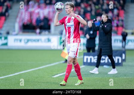 Aalborg, Danimarca. 27th Feb 2022. Anders Hagelskjaer (15) di AAB visto durante la partita Superliga del 3F tra Aalborg Boldklub e Silkeborg SE all'Aalborg Portland Park di Aalborg. (Photo Credit: Gonzales Photo/Alamy Live News Foto Stock