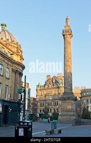 Gray's Monument si trova nel centro di Newcastle upon Tyne, dove Gray Street, Grainger Street e Blackett Street si incontrano. Foto Stock