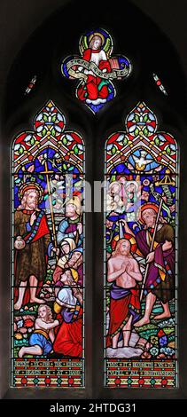 Una vetrata che raffigura San Giovanni Battista predicando e battezzando Gesù, la Chiesa di San Giovanni Battista, Mathon, herefordshire Foto Stock