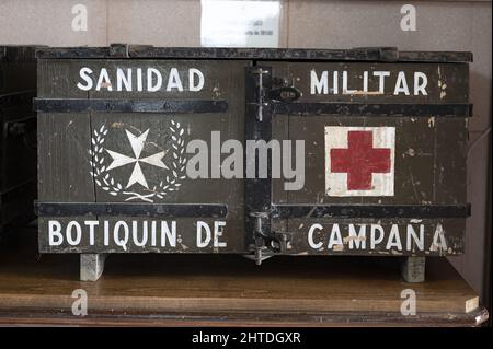 Cassetta per apparecchiature mediche militari con kit di pronto soccorso Foto Stock