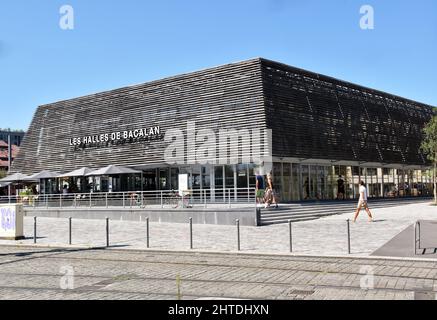 Les Halles de Bacalan, sviluppato da Biltoki, una reinvenzione del mercato tradizionale, che unisce Food Hall, bar caffetteria e un ristorante sotto un unico tetto Foto Stock