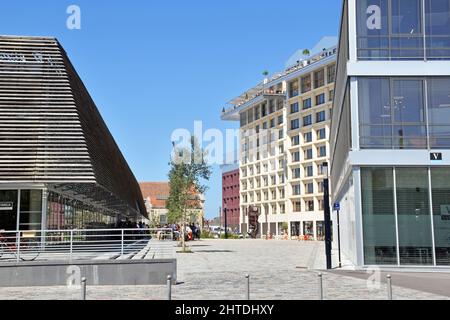 Les Halles de Bacalan, sviluppato da Biltoki, una reinvenzione del mercato tradizionale, che unisce Food Hall, bar caffetteria e un ristorante sotto un unico tetto Foto Stock