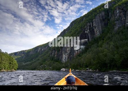 Giro in barca sul fiume alta in Norvegia Foto Stock