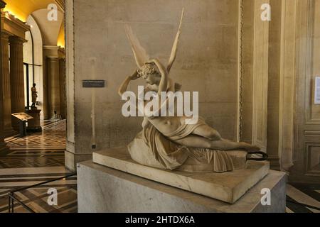 L'Amore e la Psiche, statua di Antonio Canova, al museo del Louvre, Parigi, Francia Foto Stock