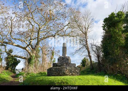 Butter Cross, il monumento medievale di linea alla periferia del villaggio di Dunster nel Parco Nazionale Exmoor in inverno, Somerset, Inghilterra. Foto Stock