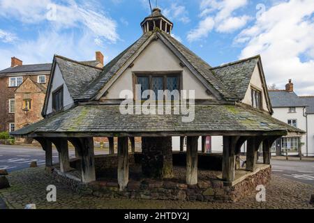 Il mercato dei filati nel villaggio di Dunster ai margini del Parco Nazionale Exmoor vicino a Minehead, Somerset, Inghilterra. Foto Stock