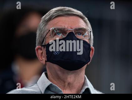 Foto del file del 03-08-2021 del presidente del CIO Thomas Bach. Le federazioni sportive internazionali e gli organizzatori di eventi non dovrebbero consentire agli atleti russi e bielorussi di partecipare a competizioni internazionali in occasione dell'invasione russa dell'Ucraina, ha affermato il comitato esecutivo del Comitato olimpico internazionale. Data di emissione: Lunedì 28 febbraio 2022. Foto Stock