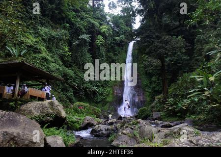 Una vista naturale della cascata Gitgit a Gianyar, Bali in Indonesia Foto Stock