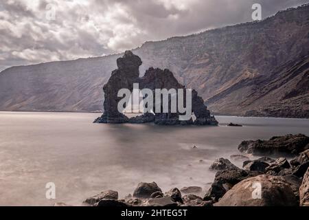 Formazione rocciosa Roque de Bonanza a El Hierro (Isole Canarie) - lunga esposizione Foto Stock