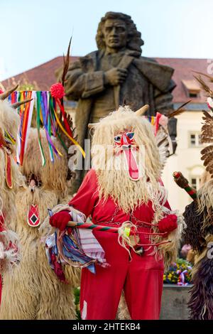 Faccia colorata del Kurent, maschera tradizionale slovena, tempo di carnevale. Maschera tradizionale utilizzata nel februar per la persecuzione invernale, carnevale, Slovenia. Foto Stock