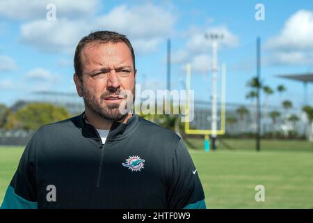 Miami Gardens, Stati Uniti. 23rd Feb 2022. L'allenatore dei Miami Dolphins Frank Smith parla ai media, mercoledì 23 febbraio 2022. (Foto di Michael Laughlin/South Florida Sun Sentinel/TNS/Sipa USA) Credit: Sipa USA/Alamy Live News Foto Stock