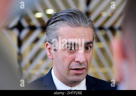 Bruxelles, Belgio. 28th Feb 2022. Il Ministro Khashayar Farmanbar arriva a un incontro di emergenza per discutere la situazione energetica in Europa in seguito all'invasione dell'Ucraina da parte della Russia, a Bruxelles, Belgio, 28 febbraio 2022. Credit: ALEXANDROS MICHAILIDIS/Alamy Live News Foto Stock