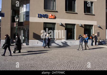 'S-Hertogenbosch, Olanda - 12 febbraio 2022: Facciata della filiale olandese della banca ING, con logo ING arancione Foto Stock