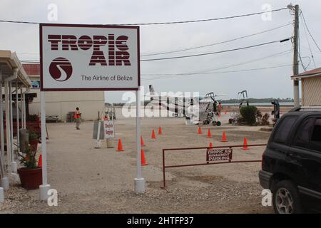 CITTÀ DEL BELIZE, BELIZE - 1 maggio 2016 Aeroporto Municipale di Sir Barry Bowen, Tropic Air Terminal Foto Stock