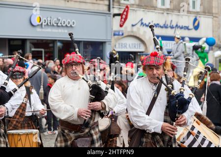 Douarnenez, Francia - Febbraio 27 2022: Les Gras de Douarnenez è un carnevale particolarmente famoso in tutta la Bretagna. Foto Stock