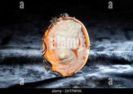 Cameo gioielli. Cameo artigianale Foto Stock