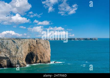 Scogliere a Cabo de Sao Vicente, Sagres, Algarve, Portogallo, Europa Foto Stock