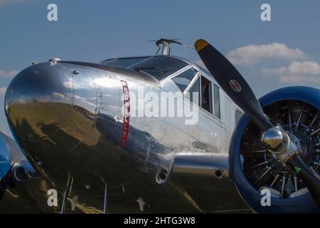 2021 ParisVillaroche Air Legend Meeting - 1937 Beechcraft modello 18 Foto Stock