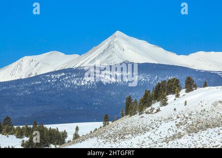 picchi della catena anaconda in inverno vicino anaconda, montana Foto Stock