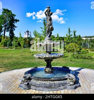 Il Parco di Feofaniia è un parco situato nel quartiere storico, in un tratto vicino alla periferia meridionale di Kyiv Foto Stock