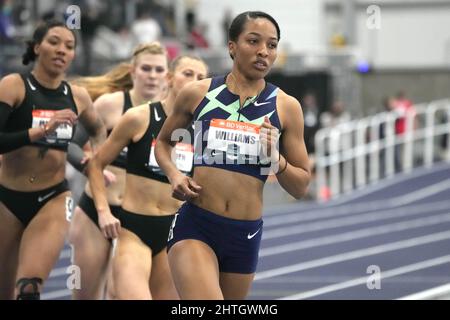 Kendell Williams guida i 800 m nel pentathlon femminile durante gli USA Indoor Championships sul podio, sabato 26 febbraio 2022, a Spokane, lavaggio Williams si è piazzato secondo assoluto con 4.399 punti. Foto Stock