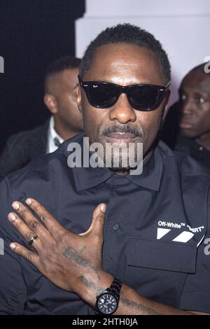 Idris Elba partecipa allo spettacolo Off-White Womenswear Autunno/Inverno 2022-2023 Spaceship Earth: An 'Imaginary Experience' al Palais Brongniart durante la Paris Fashion Week di Parigi, Francia, il 28 febbraio 2022. Foto di Aurore Marechal/ABACAPRESS.COM Foto Stock