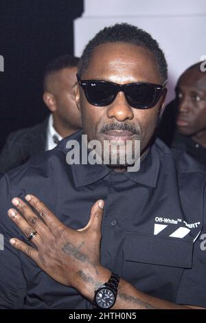 Idris Elba partecipa allo spettacolo Off-White Womenswear Autunno/Inverno 2022-2023 Spaceship Earth: An 'Imaginary Experience' al Palais Brongniart durante la Paris Fashion Week di Parigi, Francia, il 28 febbraio 2022. Foto di Aurore Marechal/ABACAPRESS.COM Foto Stock