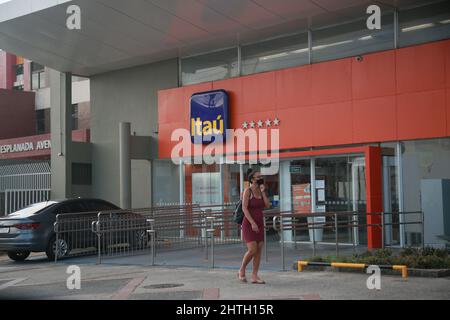 salvador, bahia, brasile - 24 febbraio 2022: Facciata di un ramo della banca Itau nella città di Salvador. Foto Stock