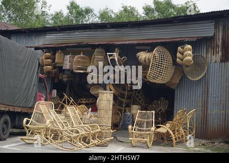 Negozio di mobili in rattan a Teluk Intan, Malesia Foto Stock