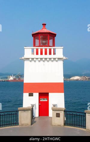A strisce rosse e bianche Brockton Point Lighthouse Stanley Park - Vancouver, British Columbia Foto Stock