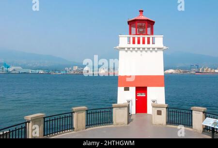 A strisce rosse e bianche Brockton Point Lighthouse Stanley Park - Vancouver, British Columbia Foto Stock