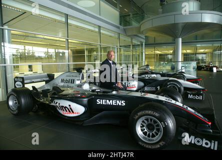 Ron Dennis, McLaren al McLaren Techonology Center di Woking 25th ago 2005 Foto Stock