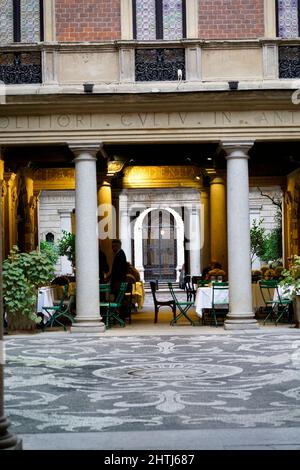 Cortile del Museo Bagatti Valsecchi Museo storico casa museo derivante da una straordinaria collezione di arte antica, Via Gesù, Milano, Lombardia, Foto Stock