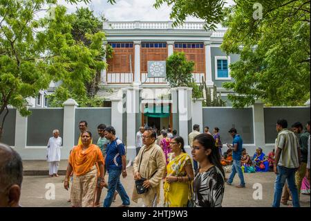 Pondicherry, India - 15 agosto 2017: Darshan giorno a Sri Aurobindo Ashram. Il 15th agosto è il compleanno di Aurobindo e i visitatori sono autorizzati a e Foto Stock