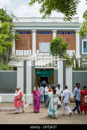 Pondicherry, India - 15 agosto 2017: Darshan giorno a Sri Aurobindo Ashram. Il 15th agosto è il compleanno di Aurobindo e i visitatori sono autorizzati a e Foto Stock