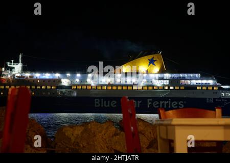 Arrivo notturno della nave da Atene, LIPSI o Lissos, Arcipelago Dodecanese, Isola Tweve, Grecia, Europa Foto Stock