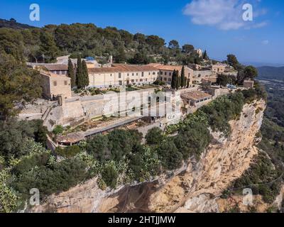 Santuario di Sant Honorat, sulle ripide scogliere di Puig de Cura, Algaida, Mallorca, Isole Baleari, Spagna Foto Stock